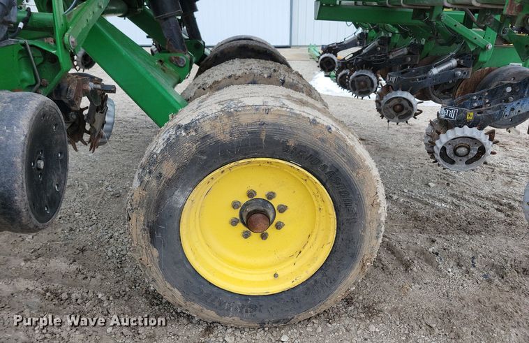 image for item DL7846 2011 John Deere DB80 planter
