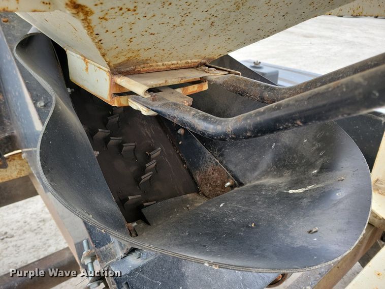 image for item DL7850 Friesen 240 seed tender