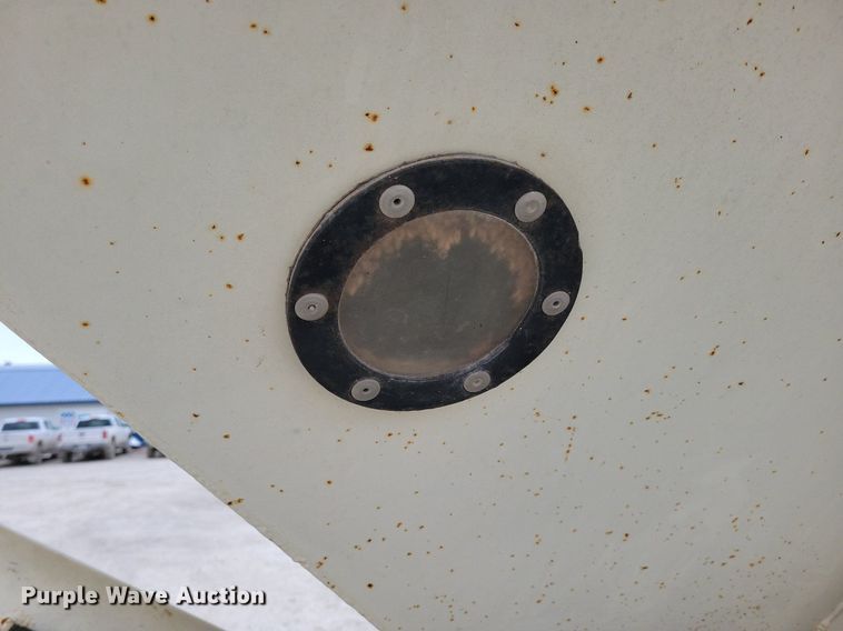 image for item DL7850 Friesen 240 seed tender