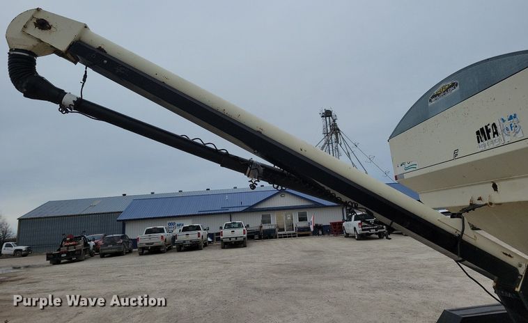 image for item DL7850 Friesen 240 seed tender