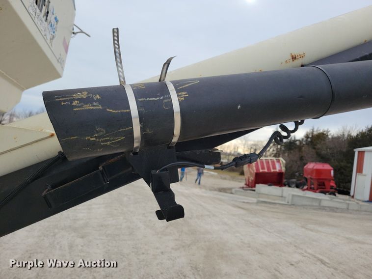 image for item DL7850 Friesen 240 seed tender