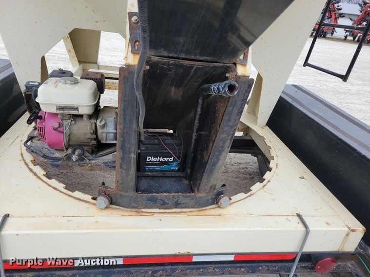 image for item DL7850 Friesen 240 seed tender