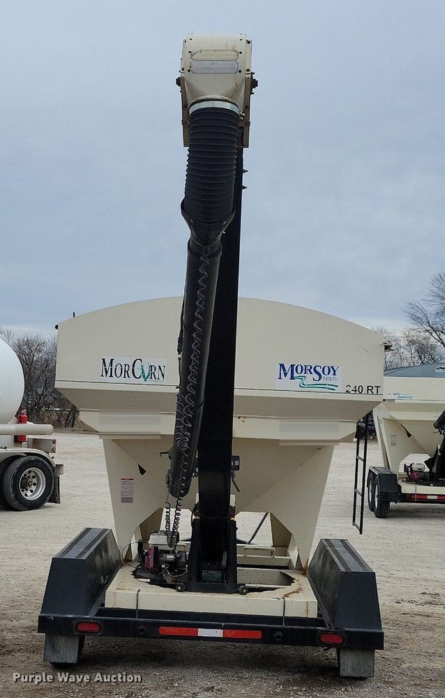 image for item DL7851 2009 Friesen 240RT seeder