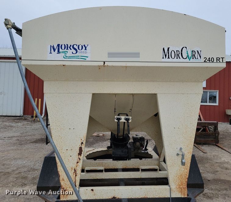 image for item DL7851 2009 Friesen 240RT seeder
