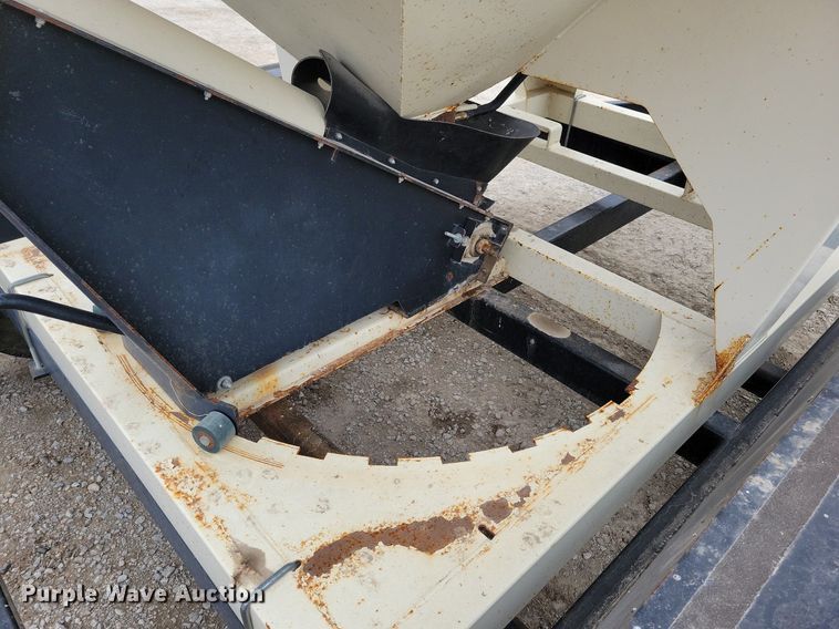 image for item DL7851 2009 Friesen 240RT seeder