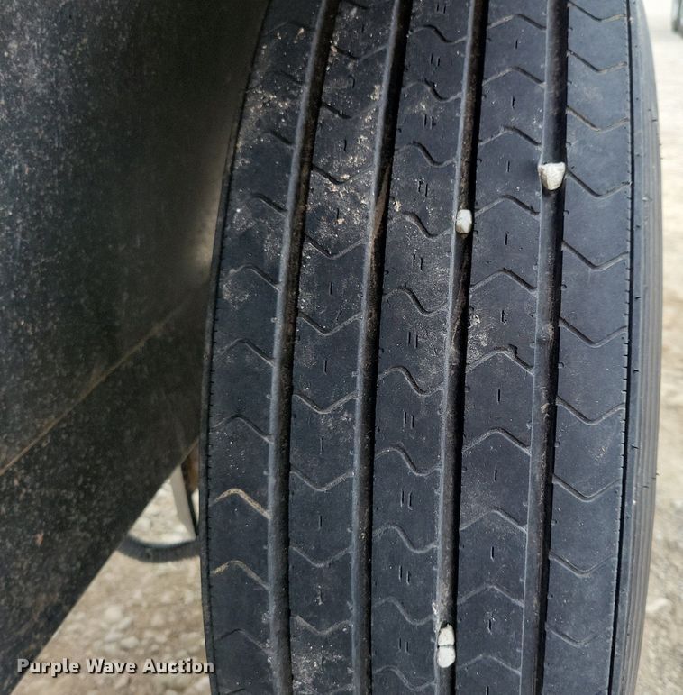 image for item DL7851 2009 Friesen 240RT seeder