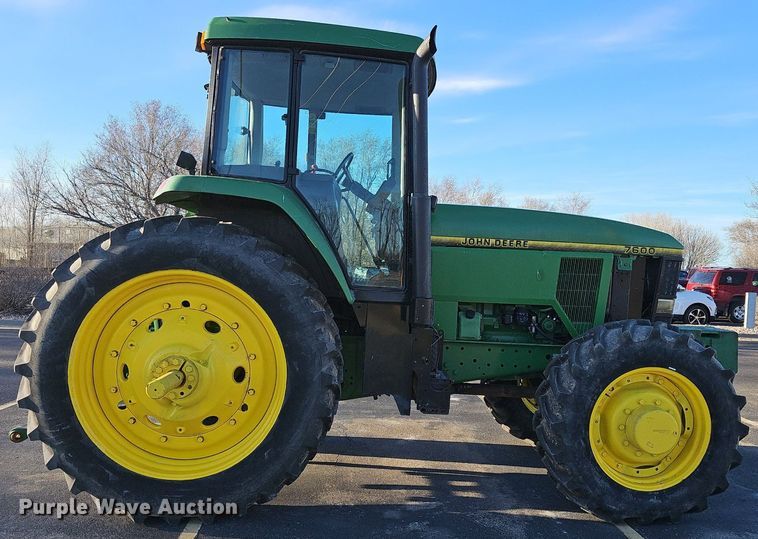 image for item DM1501 1993 John Deere  7600 MFWD tractor
