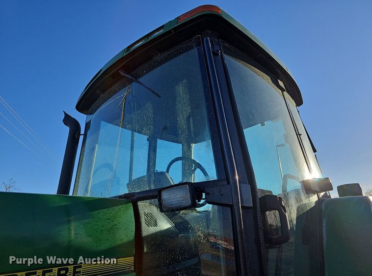 image for item DM1501 1993 John Deere  7600 MFWD tractor