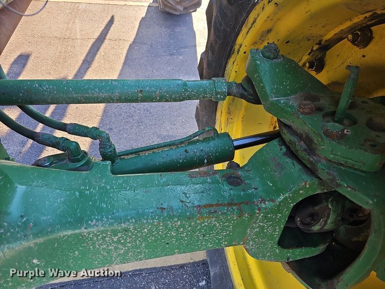 image for item DM1501 1993 John Deere  7600 MFWD tractor