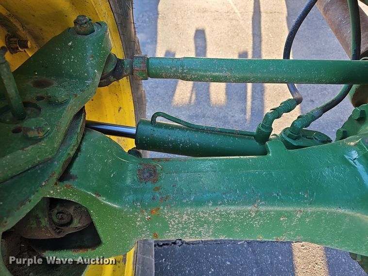 image for item DM1501 1993 John Deere  7600 MFWD tractor