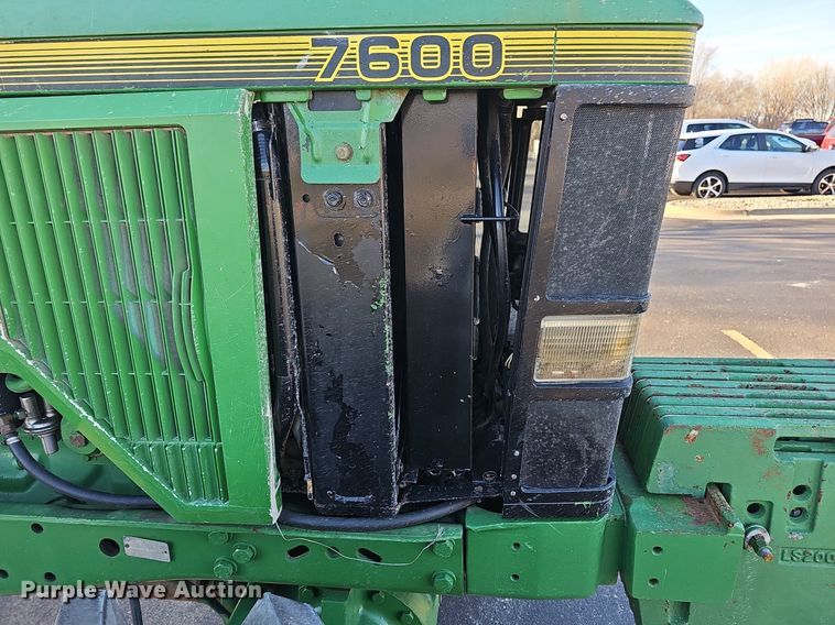 image for item DM1501 1993 John Deere  7600 MFWD tractor