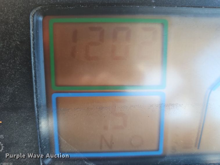 image for item DM1501 1993 John Deere  7600 MFWD tractor