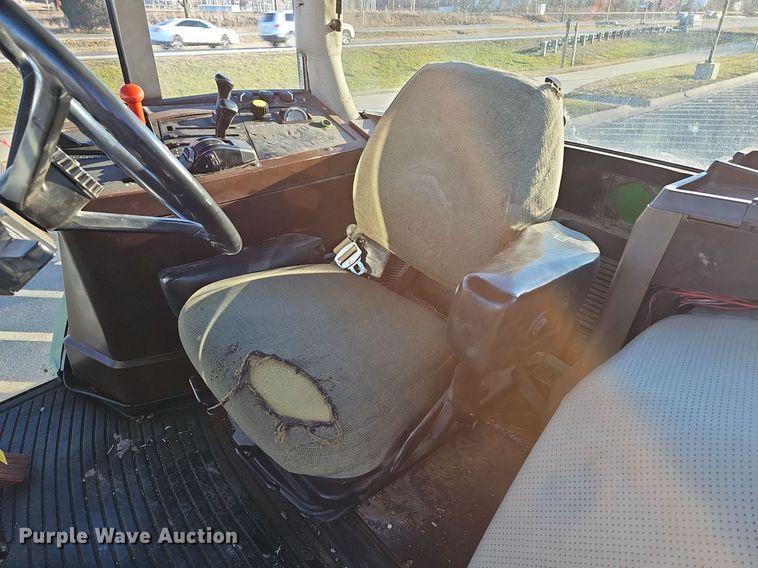 image for item DM1501 1993 John Deere  7600 MFWD tractor