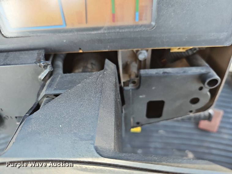 image for item DM1501 1993 John Deere  7600 MFWD tractor