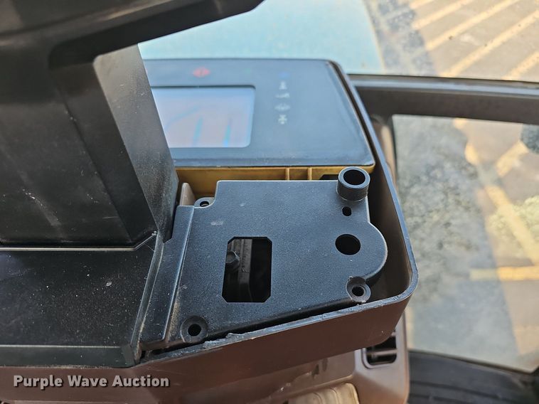 image for item DM1501 1993 John Deere  7600 MFWD tractor