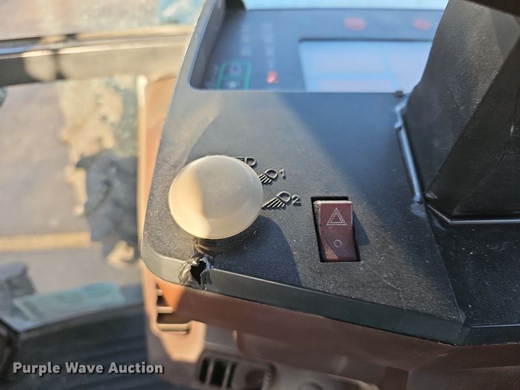 image for item DM1501 1993 John Deere  7600 MFWD tractor