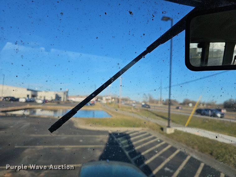 image for item DM1501 1993 John Deere  7600 MFWD tractor