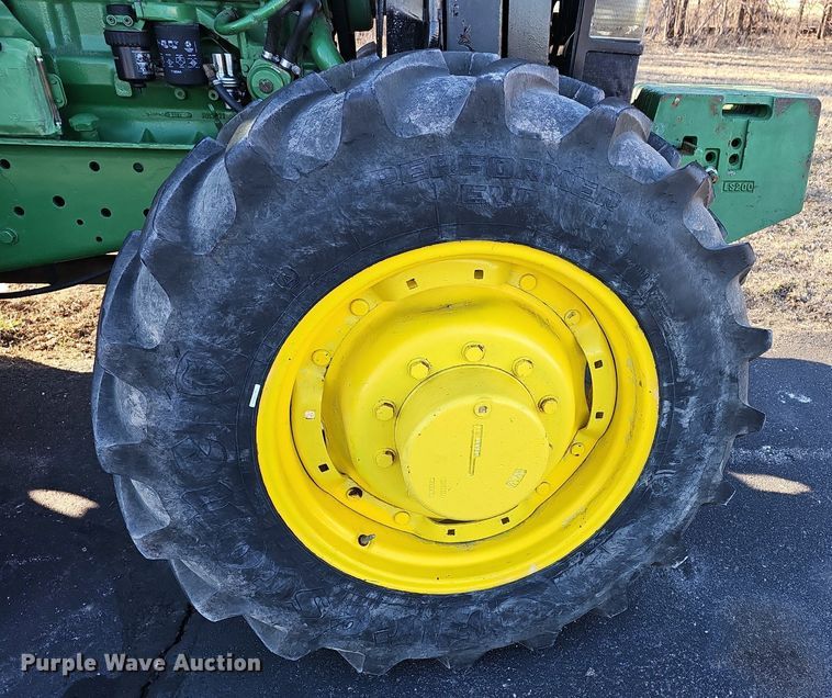 image for item DM1501 1993 John Deere  7600 MFWD tractor