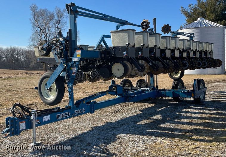 image for item DP0290 Kinze  2600 split row no-till planter