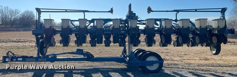 image for item DP0290 Kinze  2600 split row no-till planter