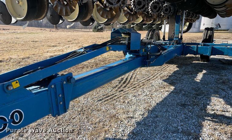 image for item DP0290 Kinze  2600 split row no-till planter