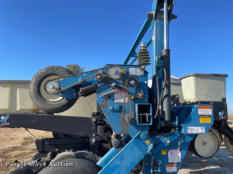 image for item DP0290 Kinze  2600 split row no-till planter