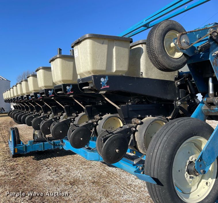 image for item DP0290 Kinze  2600 split row no-till planter