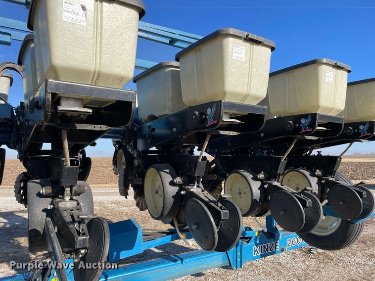image for item DP0290 Kinze  2600 split row no-till planter