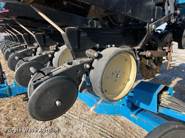 image for item DP0290 Kinze  2600 split row no-till planter