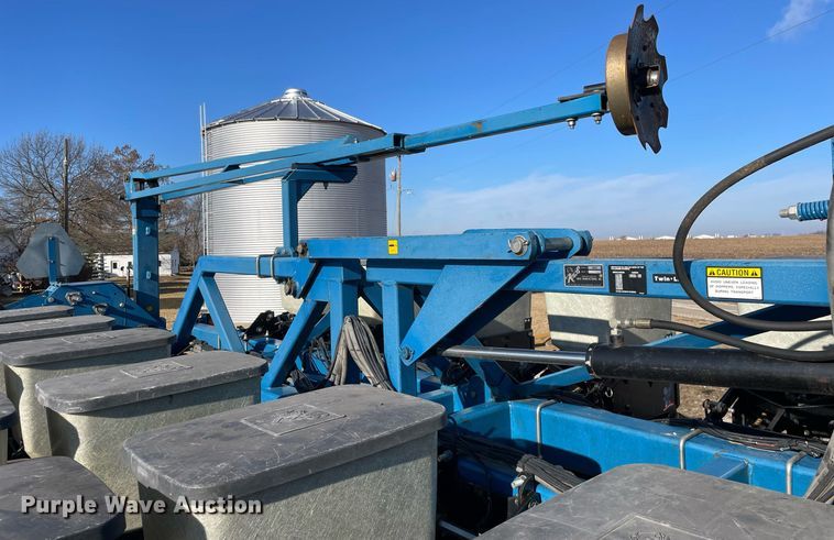 image for item DP0290 Kinze  2600 split row no-till planter