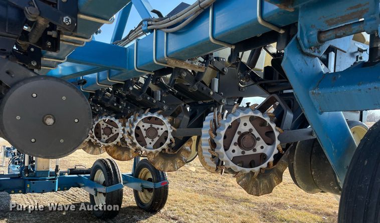 image for item DP0290 Kinze  2600 split row no-till planter