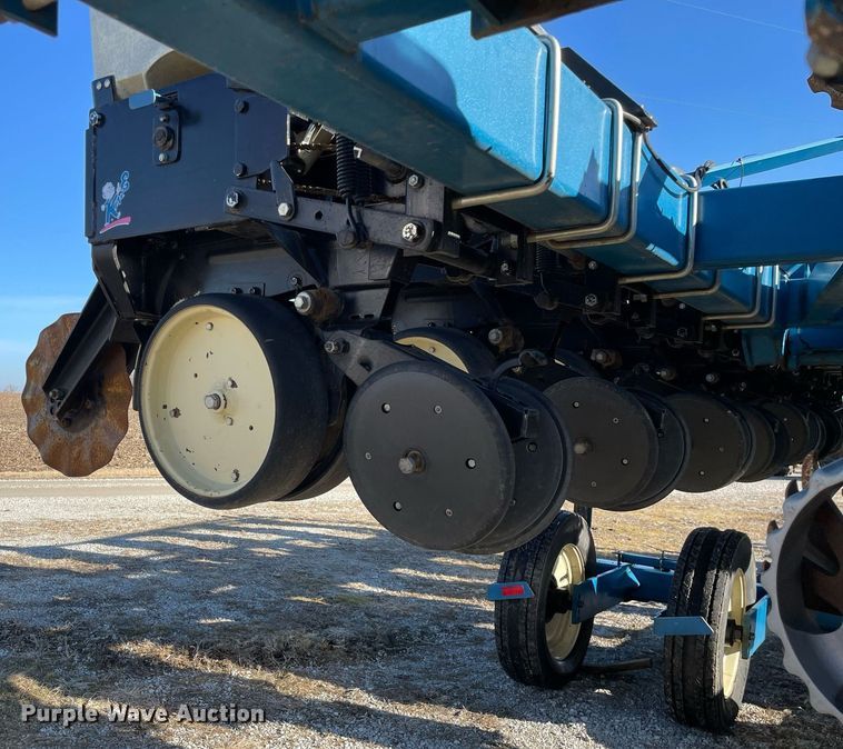 image for item DP0290 Kinze  2600 split row no-till planter