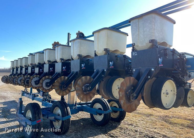 image for item DP0290 Kinze  2600 split row no-till planter