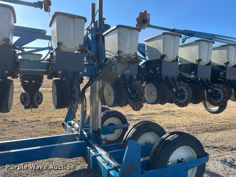 image for item DP0290 Kinze  2600 split row no-till planter