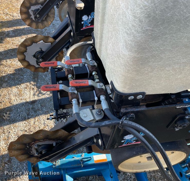 image for item DP0290 Kinze  2600 split row no-till planter
