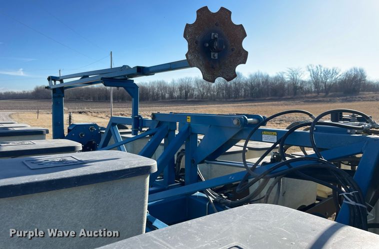 image for item DP0290 Kinze  2600 split row no-till planter