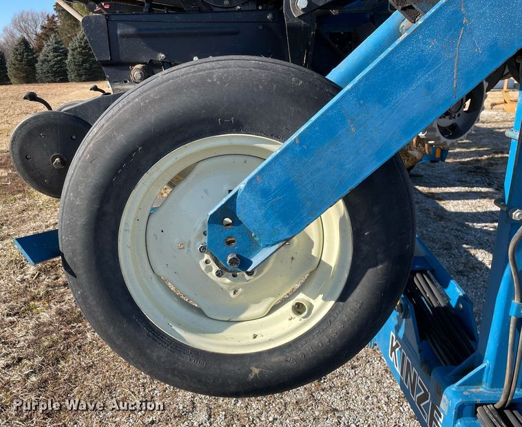 image for item DP0290 Kinze  2600 split row no-till planter