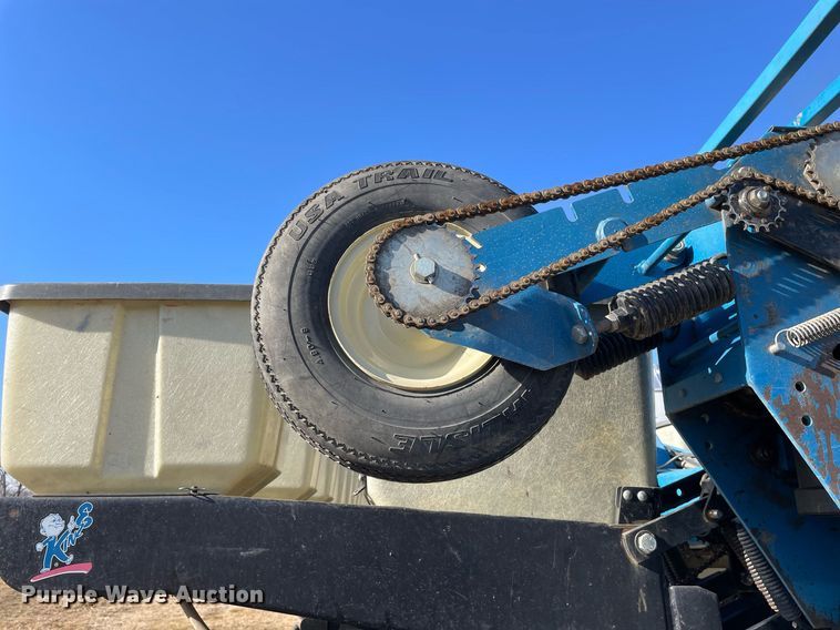 image for item DP0290 Kinze  2600 split row no-till planter