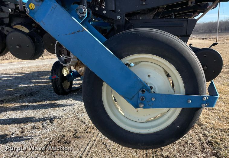 image for item DP0290 Kinze  2600 split row no-till planter