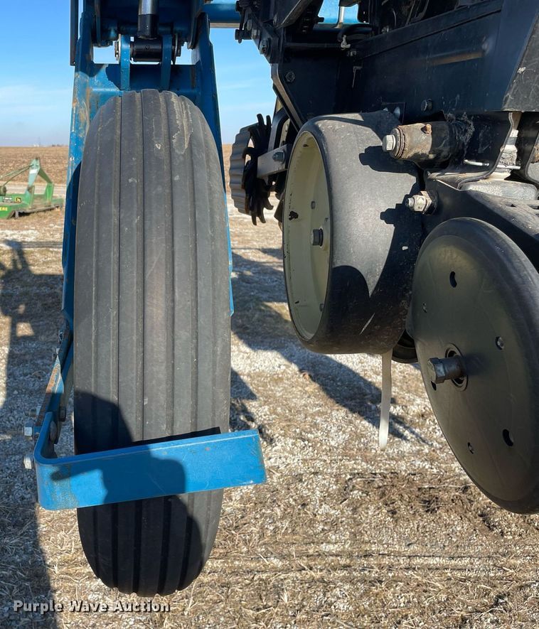 image for item DP0290 Kinze  2600 split row no-till planter