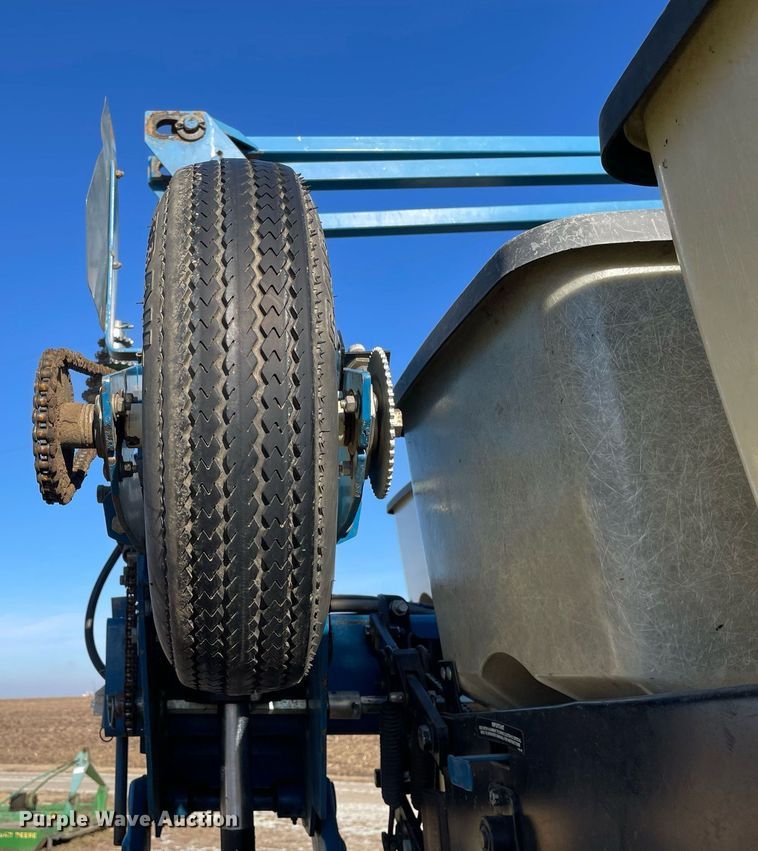image for item DP0290 Kinze  2600 split row no-till planter
