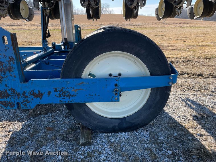 image for item DP0290 Kinze  2600 split row no-till planter