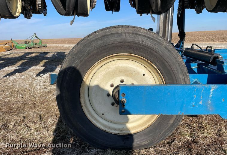 image for item DP0290 Kinze  2600 split row no-till planter