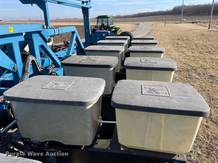 image for item DP0290 Kinze  2600 split row no-till planter