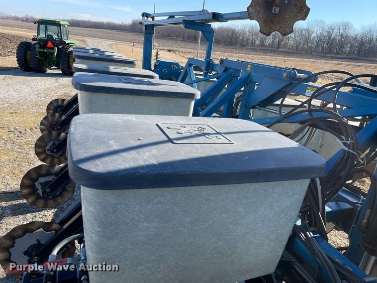 image for item DP0290 Kinze  2600 split row no-till planter