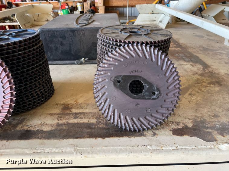 image for item DP0290 Kinze  2600 split row no-till planter