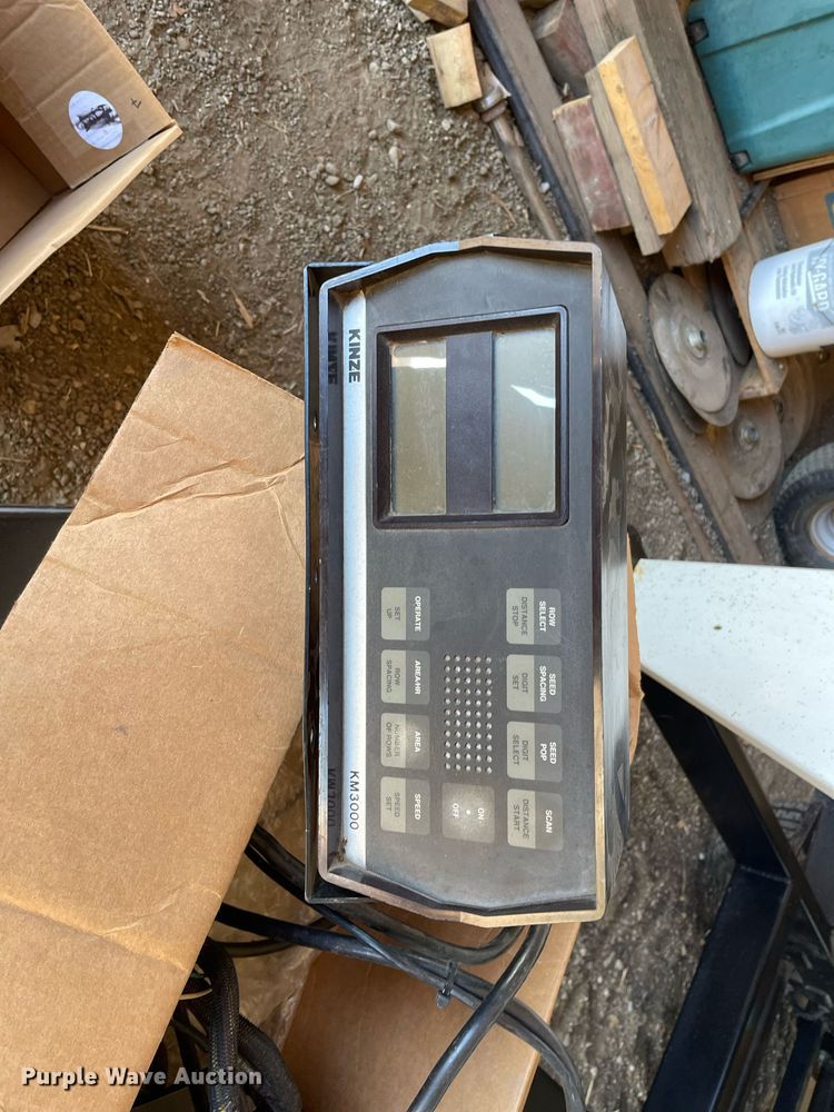 image for item DP0290 Kinze  2600 split row no-till planter