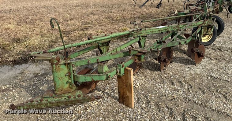 image for item DQ6716 John Deere F145 plow