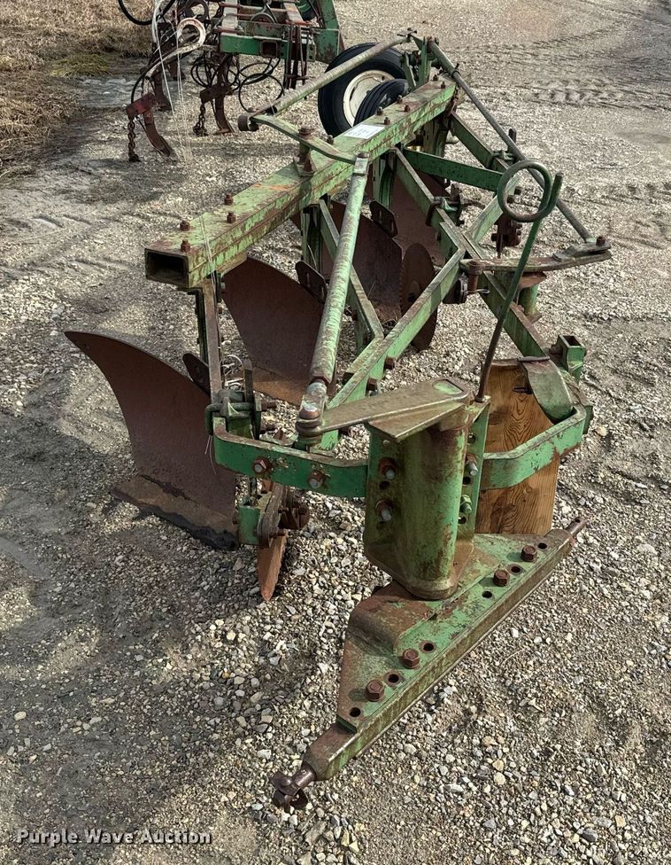 image for item DQ6716 John Deere F145 plow