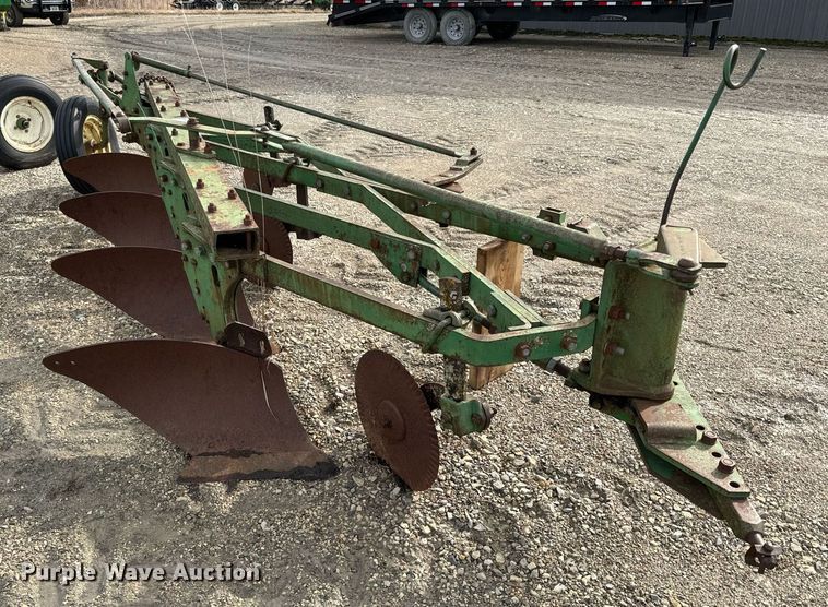 image for item DQ6716 John Deere F145 plow